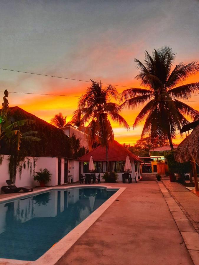 Hotel Tunco Lodge La Libertad Esterno foto